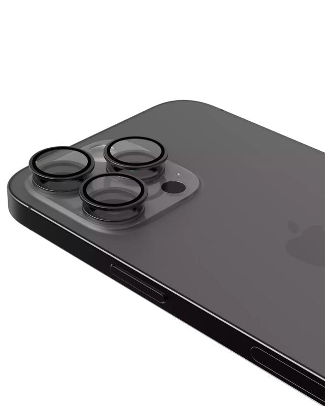 Encuentra el Protector de lente de cámara Casper para iPhone 16 Pro / 16 Pro Max en Guatemala, ideal para la protección de la cámara de tu dispositivo, disponible en color transparente y titanio negro.